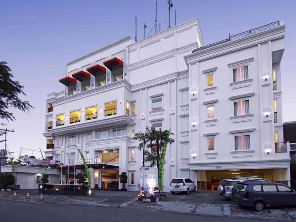 Hw Hotel Padang Bagian luar foto