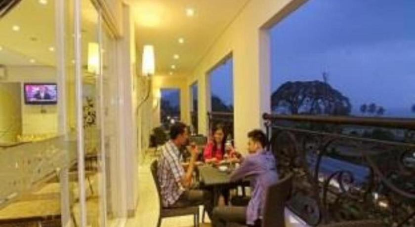 Hw Hotel Padang Bagian luar foto