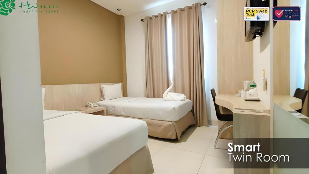 Hw Hotel Padang Bagian luar foto