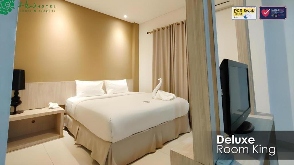 Hw Hotel Padang Bagian luar foto