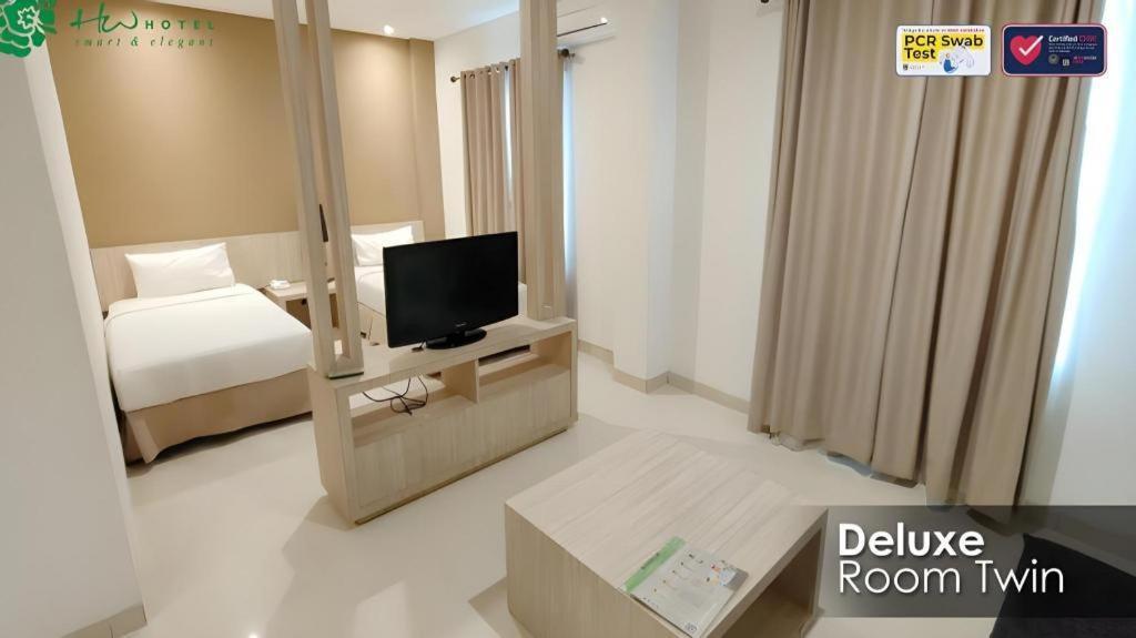 Hw Hotel Padang Bagian luar foto