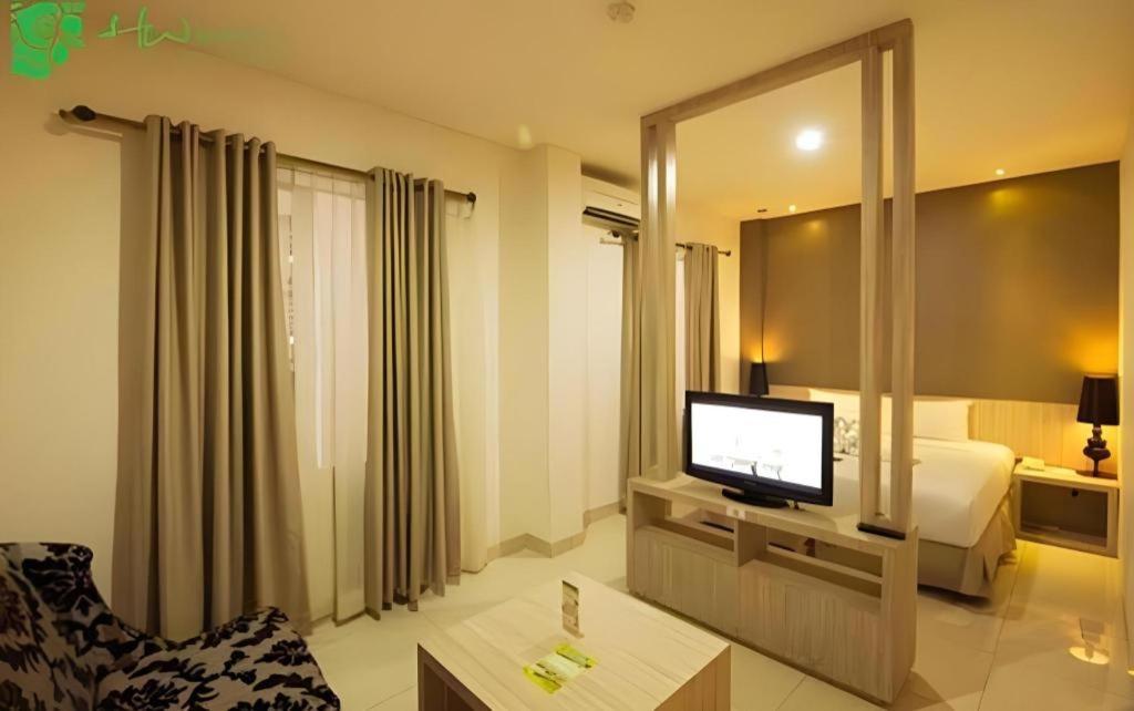 Hw Hotel Padang Bagian luar foto