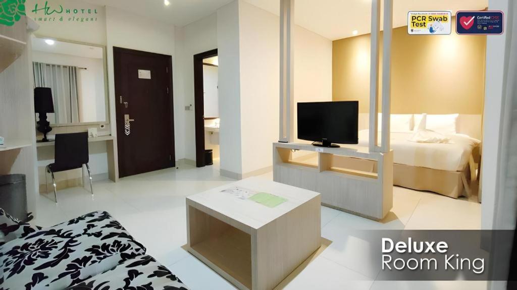 Hw Hotel Padang Bagian luar foto
